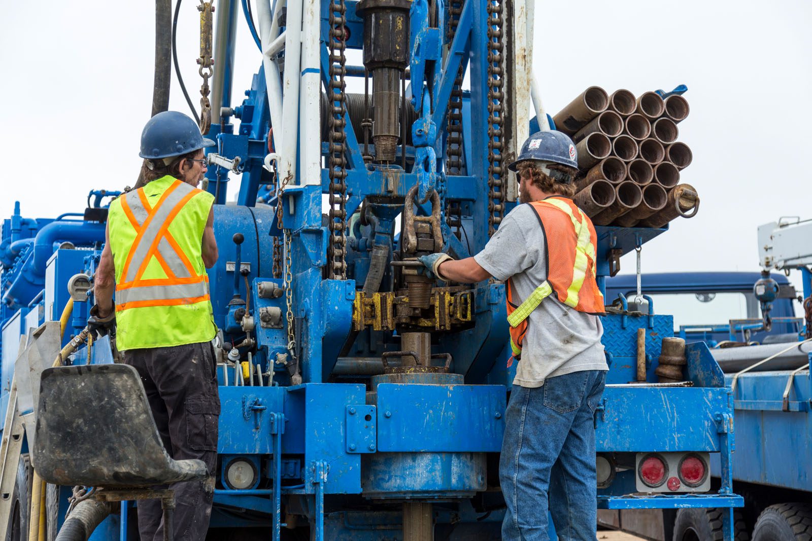 Adding Additional Well Pipe on Drilling Rig